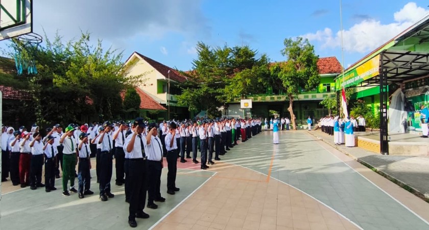Awali Tahun Ajaran Baru, MTsN 2 Sumenep Gelar Upacara Bendera Sekaligus Pembukaan MATAMUDA